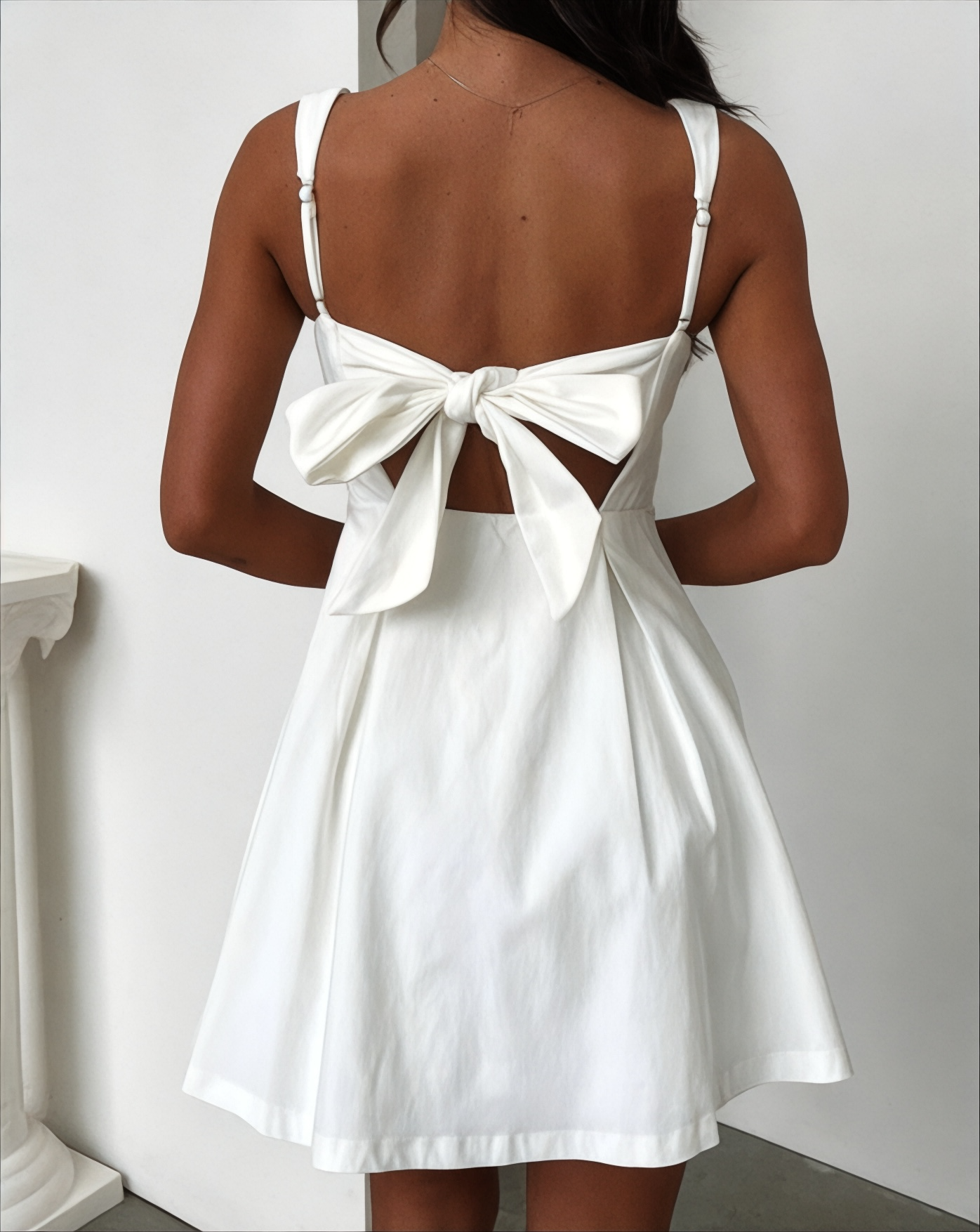 Rousseau Paris | Robe d’été élégante à col carré avec nœud et taille haute